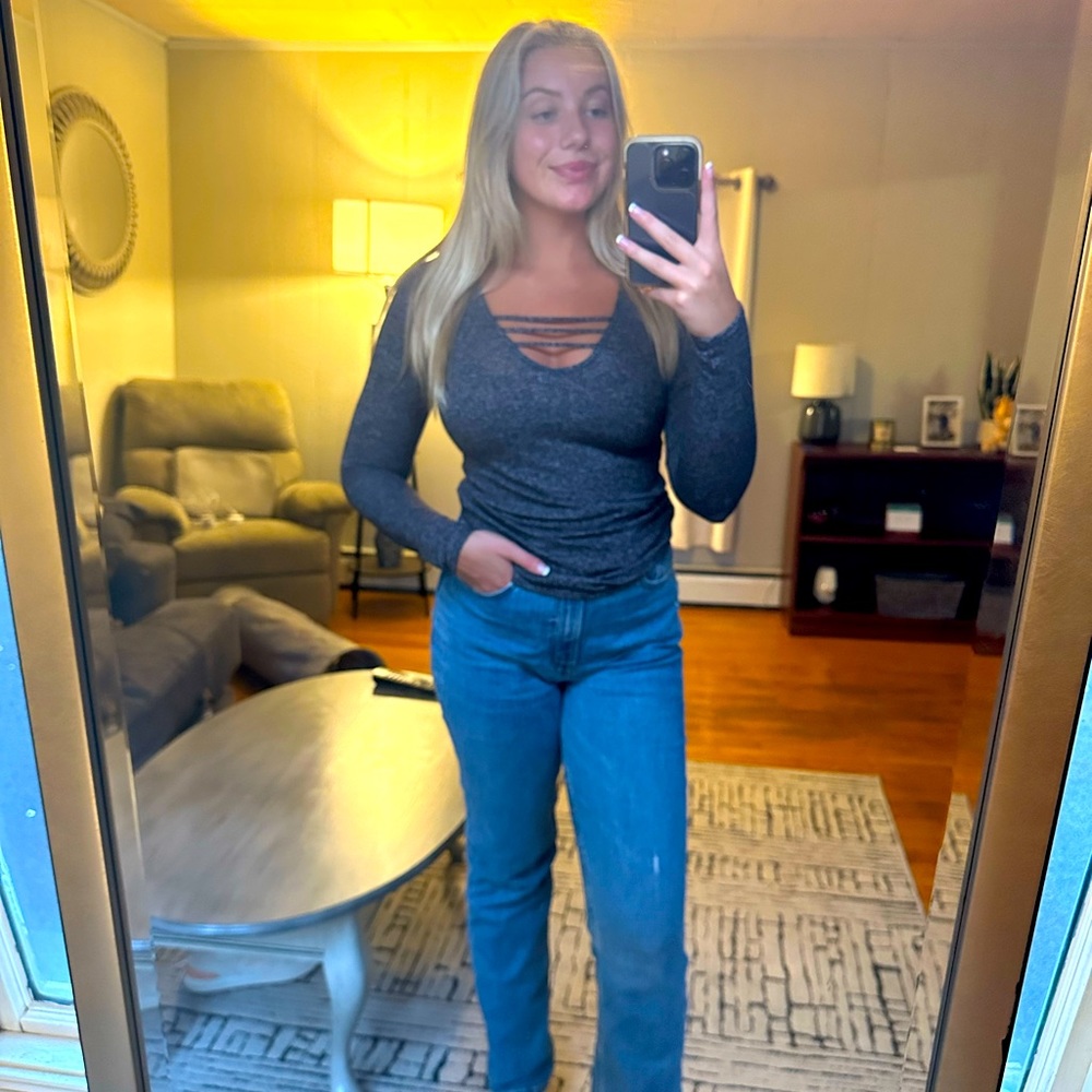 Women’s heather gray long sleeve shirt